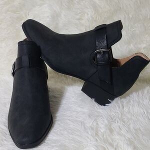 WONDERLY Black Ankle Boots with Buckle 1.4" Heel - Size 8.5M